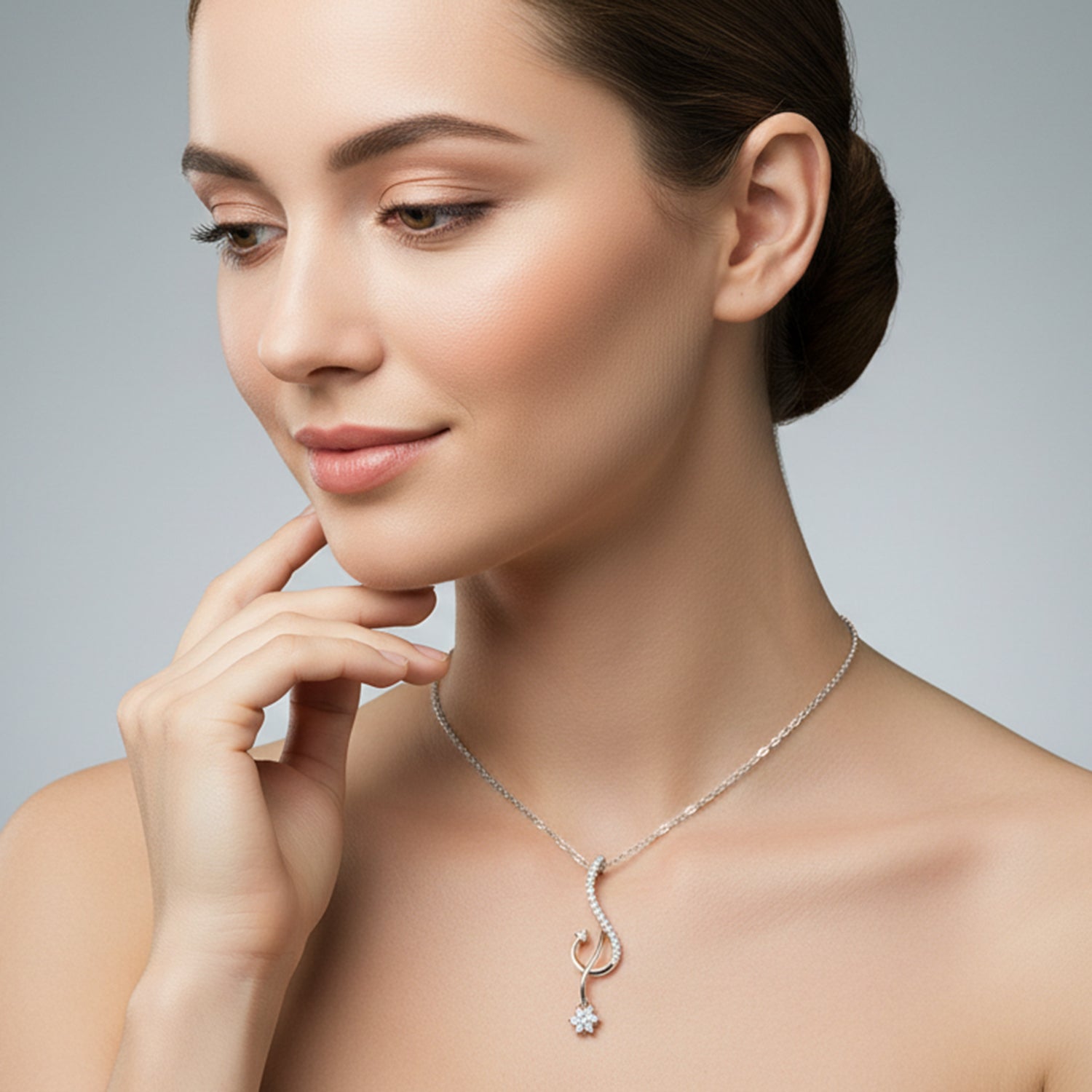 0.2 Ct Floral Diamond Pendant Necklace in 14Kt