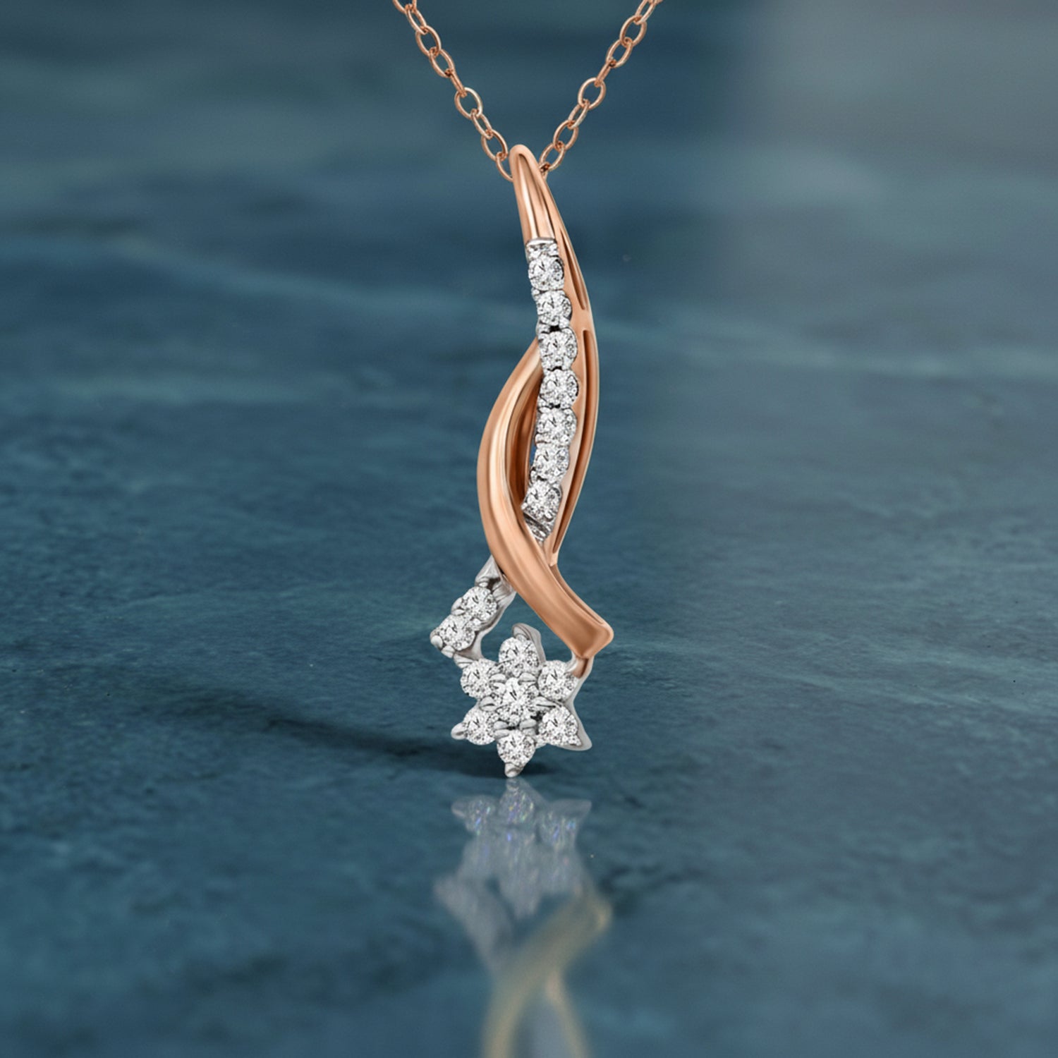 0.16 Ct Diamond Pendant Necklace in 14Kt