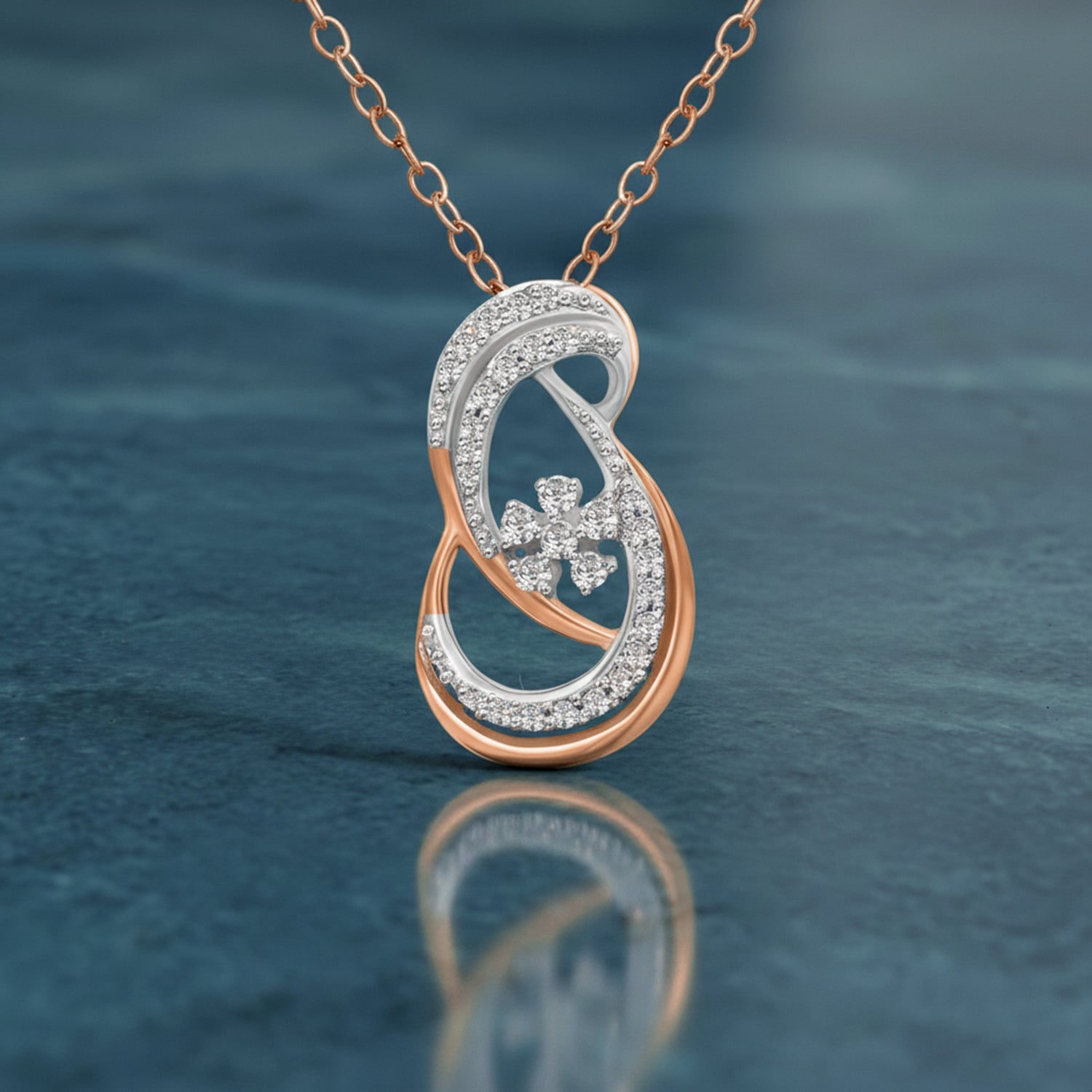 0.21 Ct Diamond Pendant Necklace in 14Kt